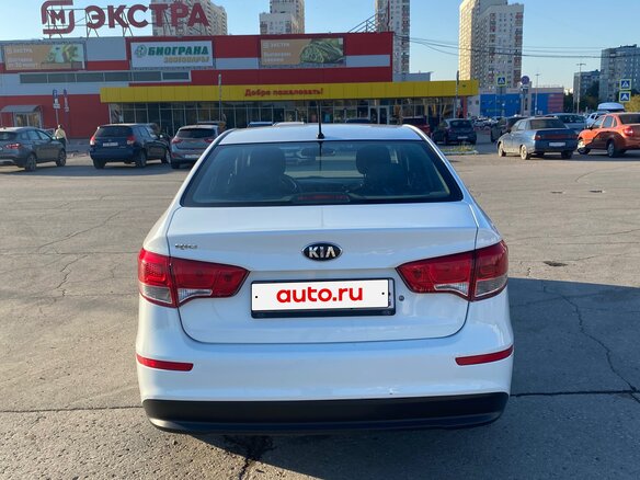 2016 Kia Rio III Рестайлинг, белый, 1050000 рублей - вид 3