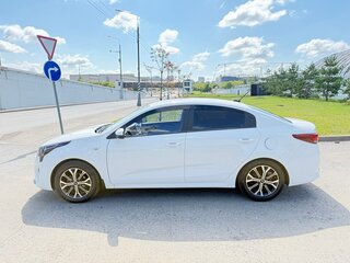2021 Kia Rio IV Рестайлинг, белый, 1395000 рублей, вид 2