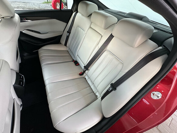 2019 Mazda 6 III (GJ) Рестайлинг 2, красный, 2600000 рублей - вид 19