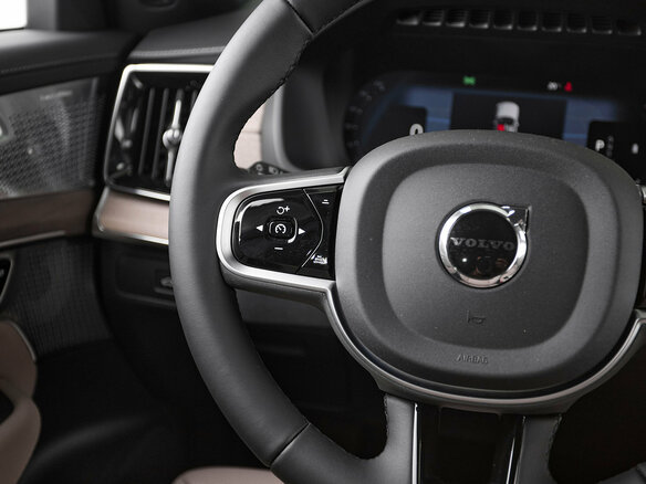 2026 Volvo XC90 B6 II Рестайлинг 2, чёрный - вид 19