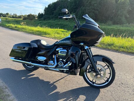 2019 Harley-Davidson Road Glide, чёрный, 1400000 рублей, вид 3