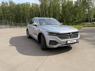 2020 Volkswagen Touareg III, серебристый, 5750000 рублей, вид 5