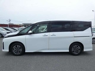 2023 Nissan Serena VI (C28), белый, 2420000 рублей, вид 3