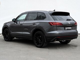 2018 Volkswagen Touareg III, серый, 3399000 рублей, вид 2