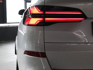 2023 BMW X5 40i IV (G05/G18) Рестайлинг, белый, 9900000 рублей, вид 3