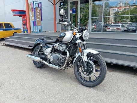2026 Royal Enfield Super Meteor, серый, 773000 рублей, вид 2