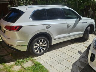 2020 Volkswagen Touareg III, белый, 4200000 рублей, вид 2