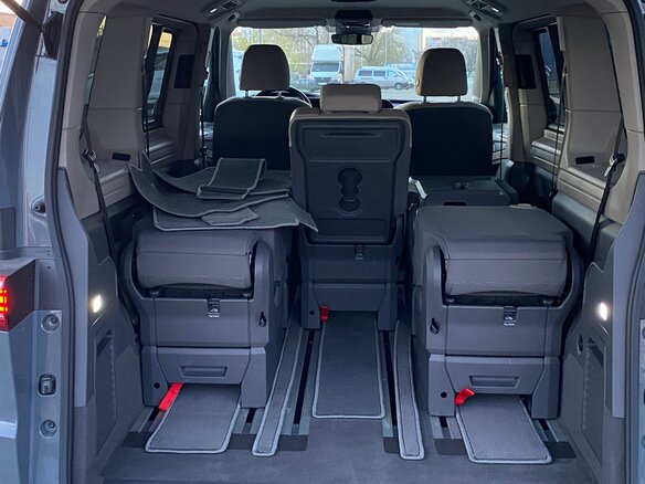 2022 Volkswagen Multivan T7, серый, 5850000 рублей - вид 23