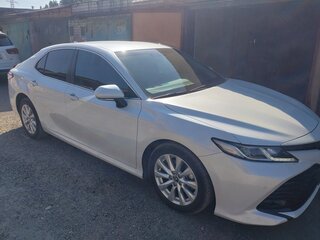 2018 Toyota Camry VIII (XV70), белый, 3165000 рублей, вид 1
