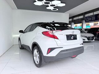 2022 Toyota C-HR I Рестайлинг, белый, 1757000 рублей, вид 4