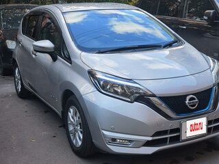 2019 Nissan Note e-Power II Рестайлинг, серебристый, 1250000 рублей, вид 3