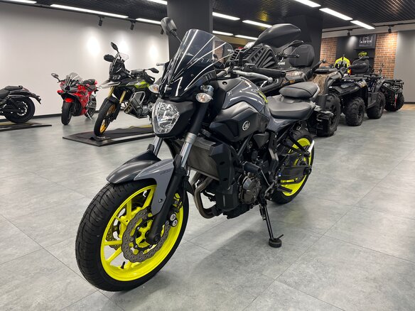 2017 Yamaha MT-07 (FZ-07), серый, 770000 рублей - вид 2