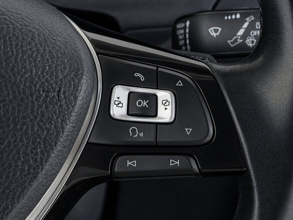 2017 Volkswagen Tiguan II, белый, 2099000 рублей - вид 9