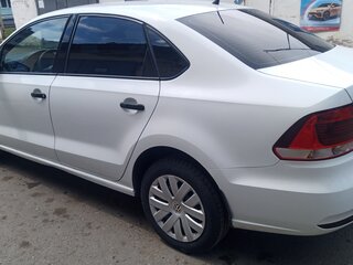 2016 Volkswagen Polo V Рестайлинг, белый, 700000 рублей, вид 3
