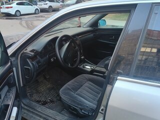 1995 Audi A8 I (D2), белый, 405319 рублей, вид 4