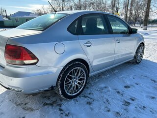 2016 Volkswagen Polo V Рестайлинг, серебристый, 820000 рублей, вид 5