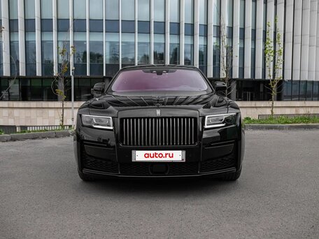 2023 Rolls-Royce Ghost Black Badge II (Series I), чёрный, 33500000 рублей, вид 2