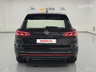 2023 Volkswagen Touareg III, чёрный, 7870000 рублей, вид 3