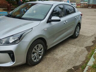 2019 Kia Rio IV, серебристый, 1300000 рублей, вид 4