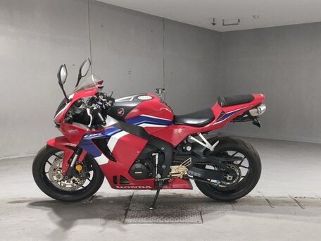 2021 Honda CBR 600RR, красный, 852000 рублей, вид 2