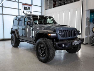 2025 Jeep Wrangler IV (JL) Рестайлинг, серый, 16459502 рублей, вид 2