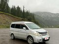 2000 Nissan Serena II (C24), серебристый, 550000 рублей - вид 4
