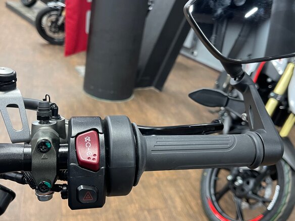 2026 QJMotor SRK 921, чёрный, 1090000 рублей - вид 12