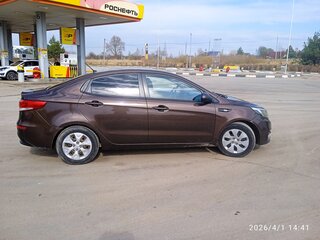 2016 Kia Rio III Рестайлинг, коричневый, 650000 рублей, вид 2