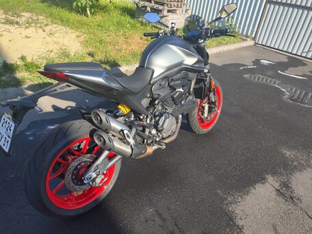 2021 Ducati Monster 937, серый, 800000 рублей, вид 2