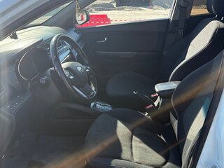 2012 Kia Rio 4-speed III, белый, 700000 рублей, вид 5
