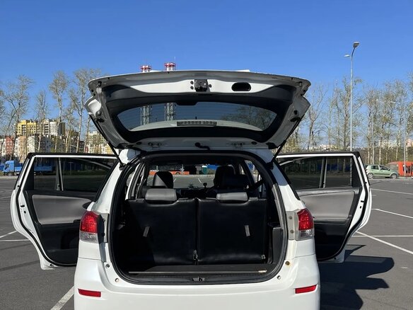 2010 Toyota Wish II, белый, 890000 рублей - вид 6
