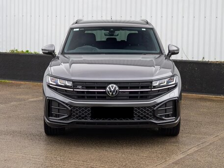2025 Volkswagen Touareg III Рестайлинг, серый, 10630000 рублей, вид 1
