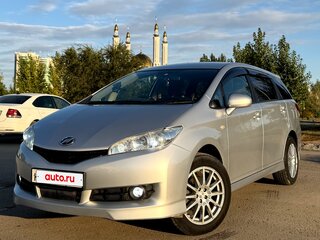 2010 Toyota Wish II, серебристый, 1390000 рублей, вид 1