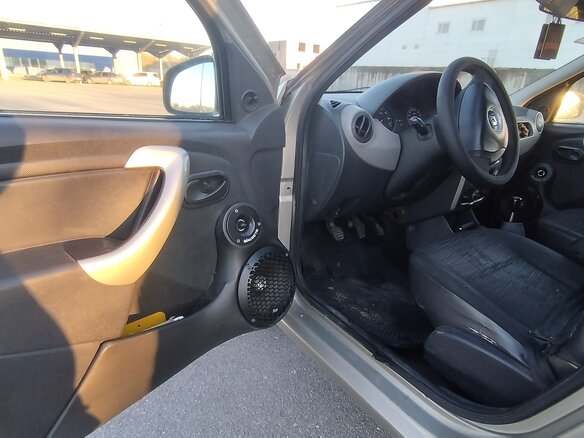 2010 Renault Logan I Рестайлинг, бежевый, 245000 рублей - вид 8