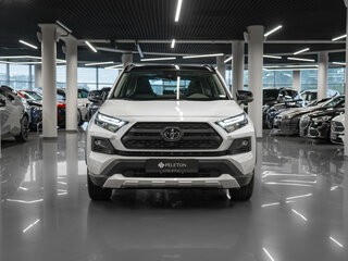 2025 Toyota RAV4 V (XA50), белый, 4200000 рублей, вид 3