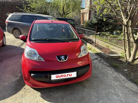 2008 Peugeot 107 I, красный, 375000 рублей, вид 4