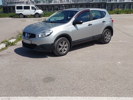 2013 Nissan Qashqai I Рестайлинг, серебристый, 750000 рублей, вид 2