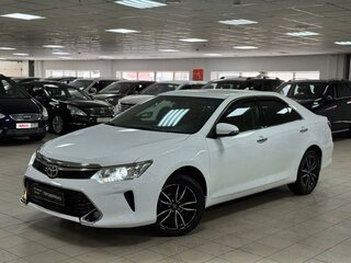2017 Toyota Camry VII (XV50) Рестайлинг, белый, 1699000 рублей, вид 2