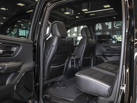 2026 Ram 1500 Crew Cab V Рестайлинг, чёрный - вид 16