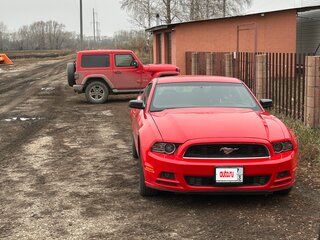 2012 Ford Mustang V Рестайлинг, красный, 3000000 рублей, вид 2