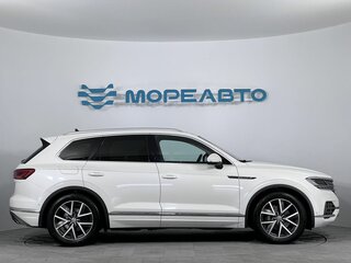 2020 Volkswagen Touareg III, белый, 4269000 рублей, вид 4