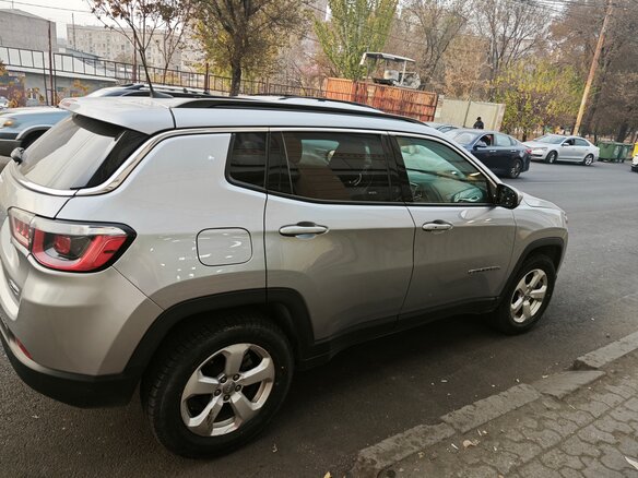 2018 Jeep Compass II, серебристый, 1480000 рублей - вид 3