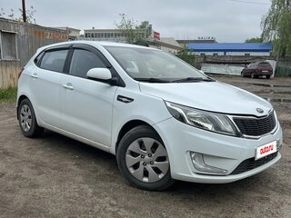 2013 Kia Rio 4-speed III, белый, 790000 рублей, вид 3