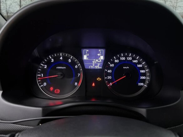 2014 Hyundai Solaris I, чёрный, 800000 рублей - вид 11