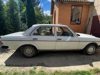 1985 Mercedes-Benz W123 200 4-speed, белый, 500000 рублей, вид 4