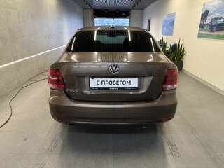 2017 Volkswagen Polo V Рестайлинг, коричневый, 890000 рублей, вид 5