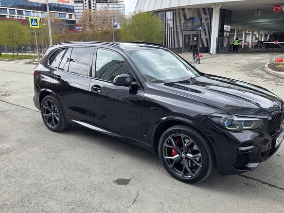 2022 BMW X5 40i IV (G05/G18), чёрный, 10810000 рублей - вид 4