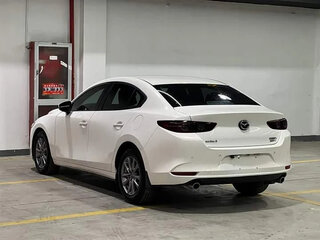 2021 Mazda 3 Axela IV (BP), белый, 1450000 рублей, вид 4