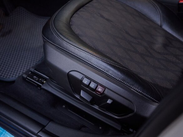 2015 BMW X1 20i xDrive II (F48), белый, 2140000 рублей - вид 25