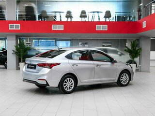 2017 Hyundai Solaris II, серебристый, 1250000 рублей, вид 2